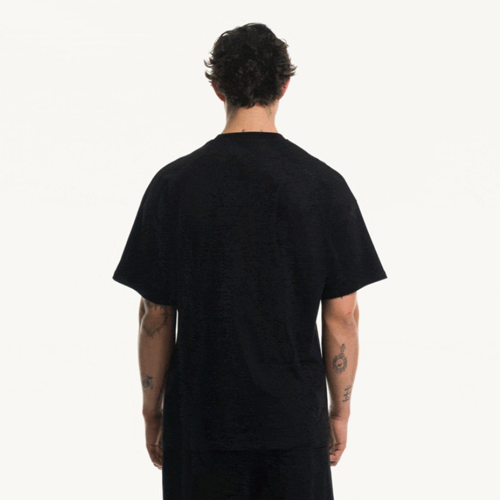 ESSENTIAL TOP <BLACK>