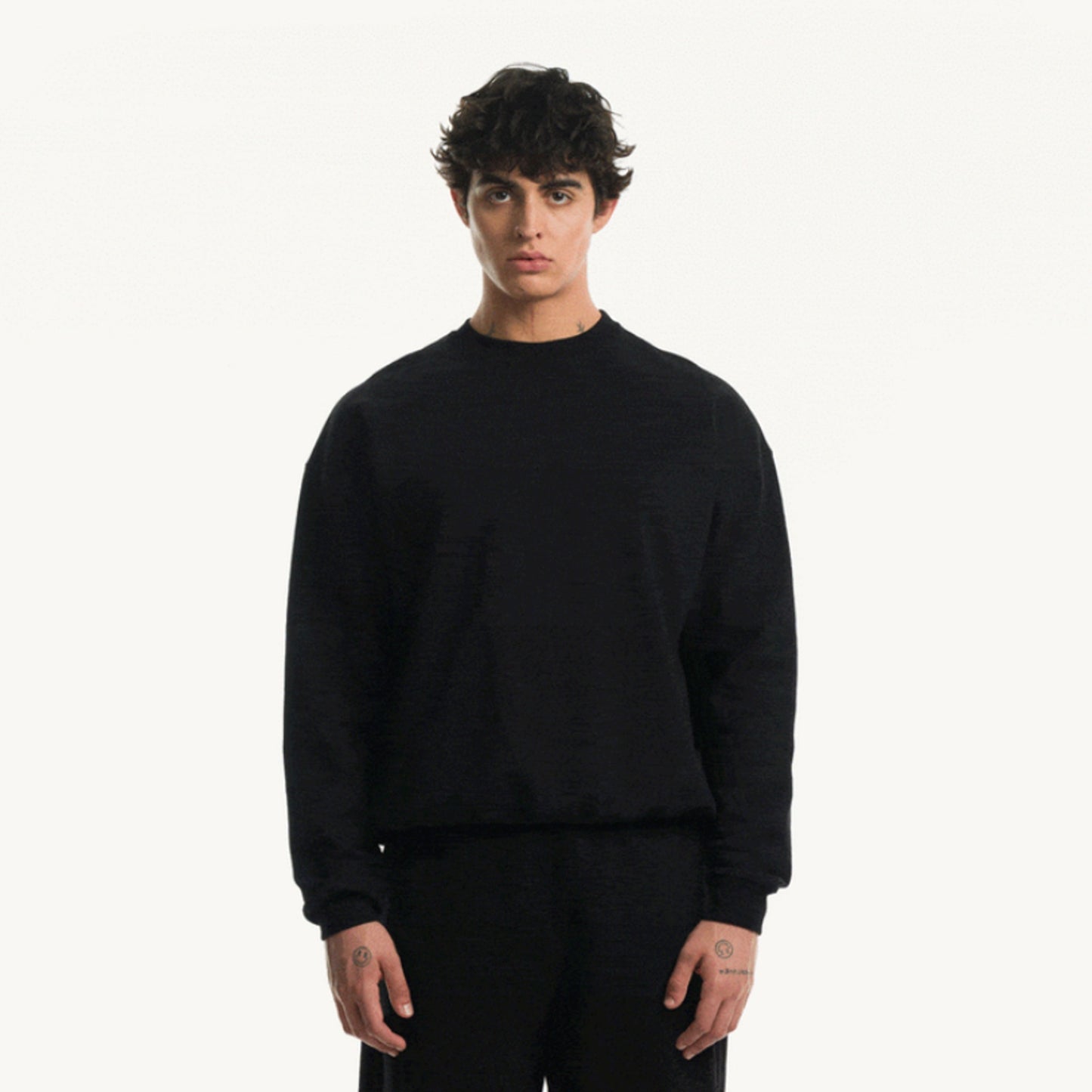 ESSENTIAL SWEATER <NOIR>