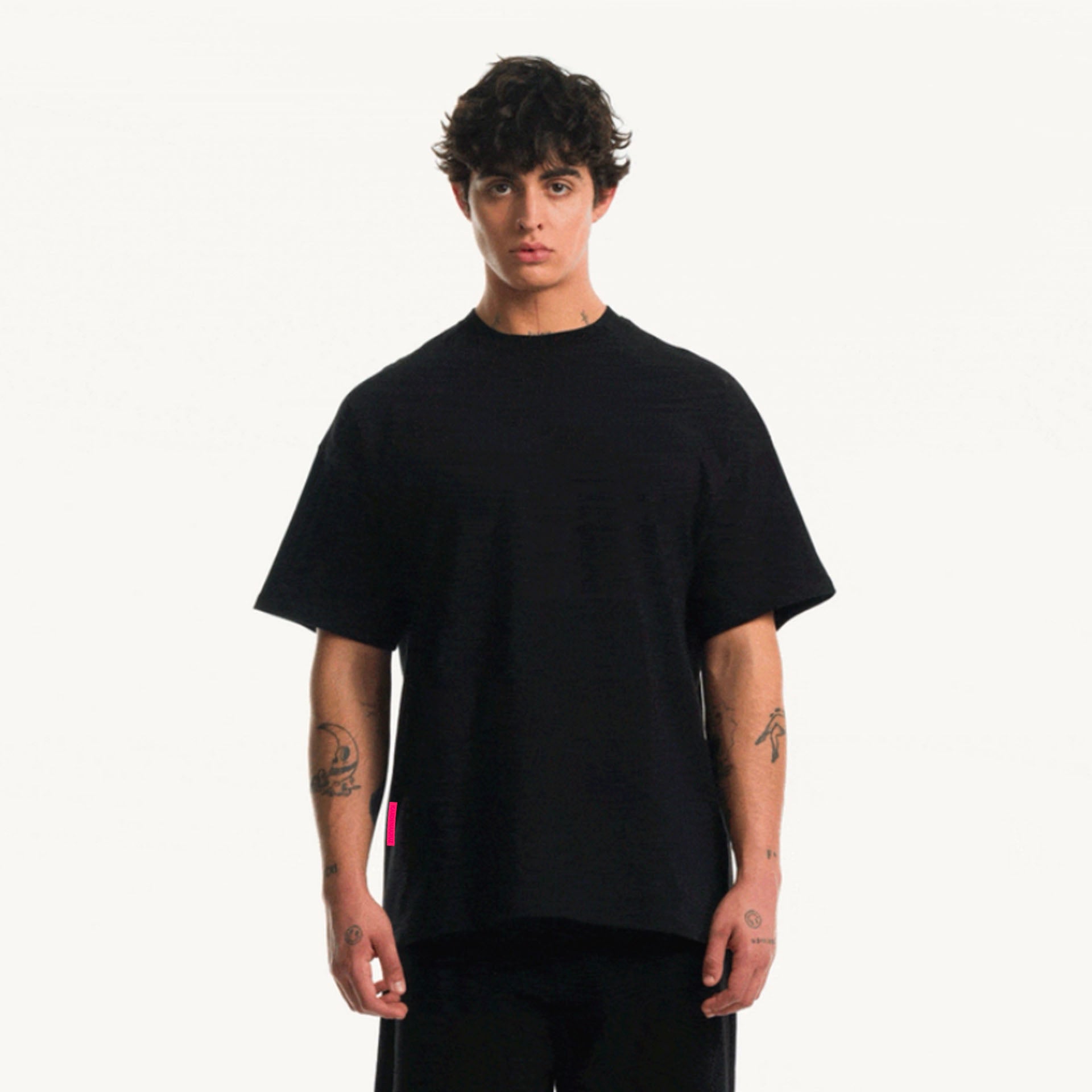 ESSENTIAL TOP <BLACK>